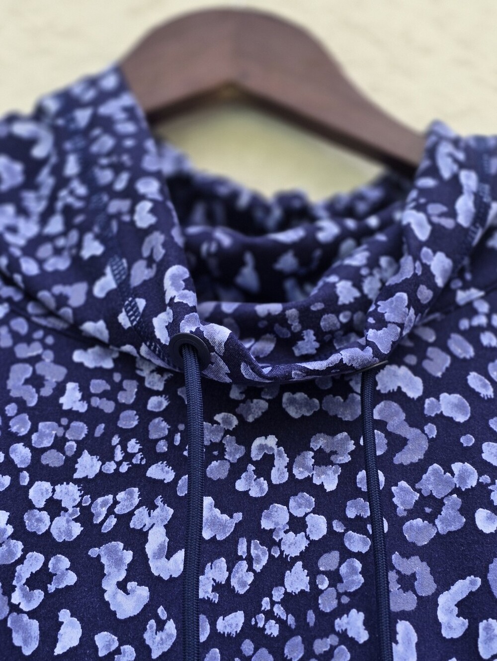 Tommy Bahama Heathered Gray and Light Blue Sleep Top - Picture 4 of 9